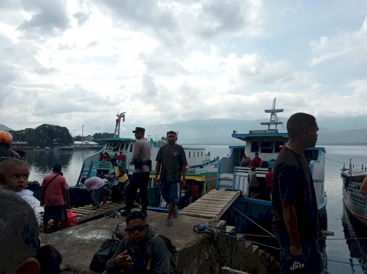 Polres Alor Pantau Arus Balik di Pos Terpadu Pelabuhan Dulionong, Situasi Aman dan Kondusif