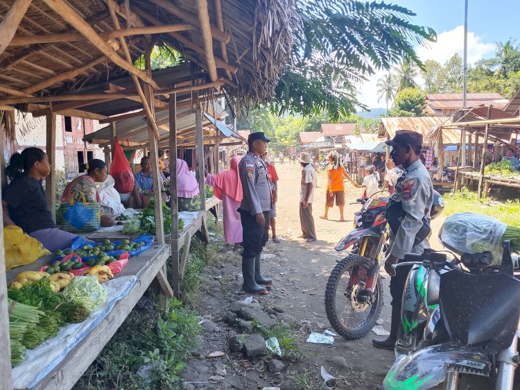 Patroli Polisi di Pasar Buraga, Warga Diajak Jaga Keamanan dan Ketertiban