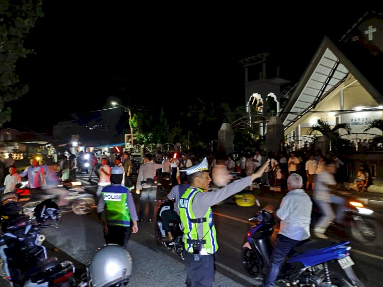 POLRES ALOR LAKSANAKAN PENGAMANAN, IBADAH KAMIS PUTIH DI KALABAHI BERJALAN AMAN DAN LANCAR