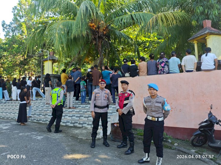 Polres Alor Amankan Ibadah Jumat Agung Jalan Salib di Taman Goa Tombang Kalabahi