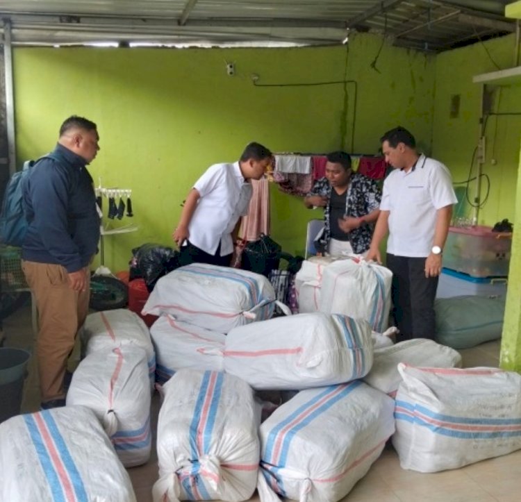 Polda NTT Bongkar Jaringan Penyelundupan Thrifting llegal, 157 Ballpress Diamankan