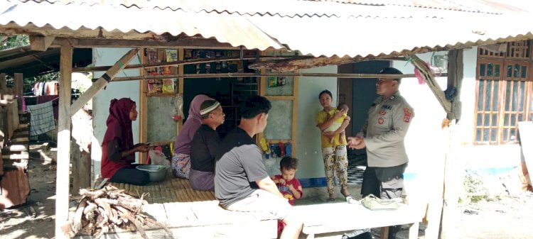 Bhabinkamtibmas Polsek Pantar Pererat Sinergi dengan Tokoh Agama Lewat Sambang Kamtibmas di Kelurahan Kabir
