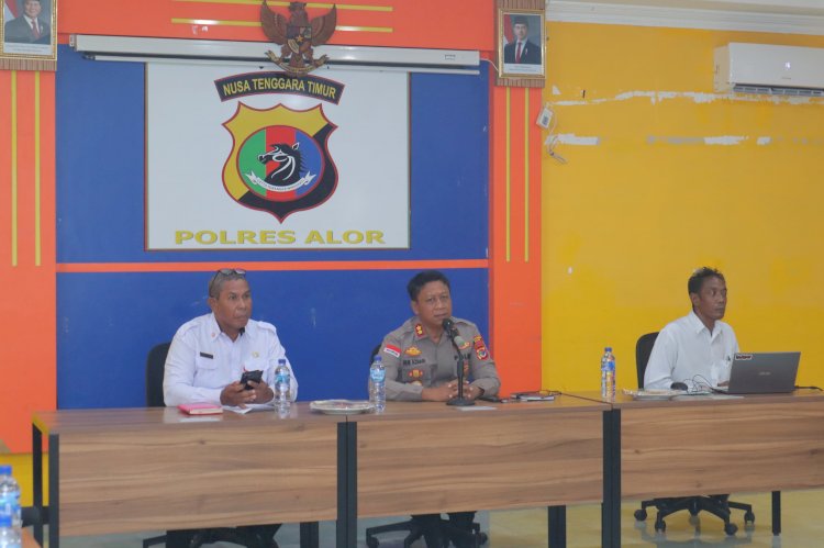 Polres Alor Gelar Rapat Bersama Kepala Sekolah Bahas Pencegahan Tawuran Pelajar di Kecamatan Teluk Mutiara