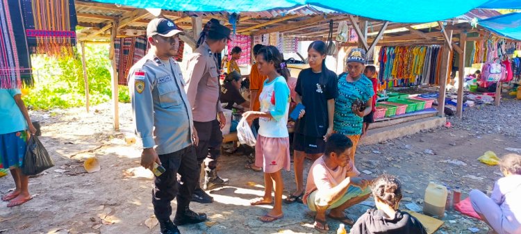 Patroli dan Pengamanan Pasar Maritaing, Polsek Alor Timur Imbau Warga Jaga Kamtibmas