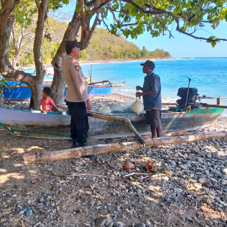 Polsek Alor Timur Laut Jalin Dialog Humanis dengan Nelayan Pesisir Desa Taramana, Imbau Utamakan Keselamatan Saat Melaut