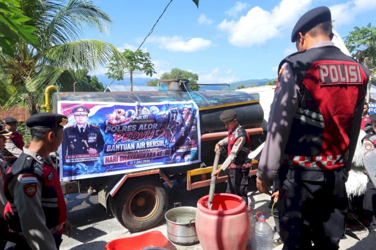 POLRES ALOR SALURKAN AIR BERSIH KEPADA MASYARAKAT DALAM RANGKA HARI BHAYANGKARA KE-80
