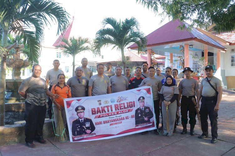 BAKTI RELIGI HARI BHAYANGKARA KE-80, POLRES ALOR WUJUDKAN TOLERANSI DAN KEPEDULIAN TERHADAP TEMPAT IBADAH