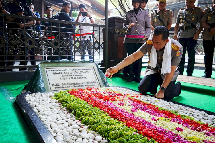 Kapolri Kenang Jejak Reformasi Gus Dur Melalui Ziarah di Tebuireng Jelang Hari Bhayangkara ke-80