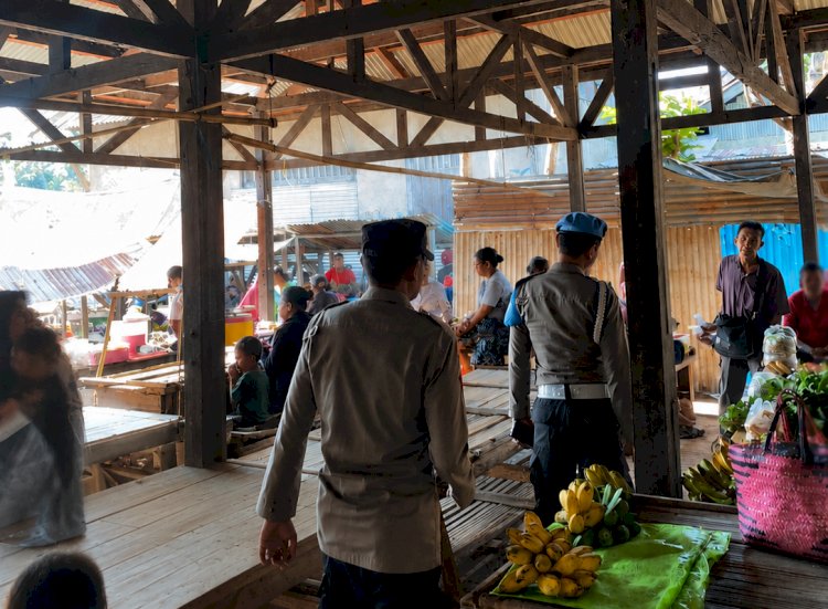 Polsek Alor Barat Daya Intensifkan Patroli dan Pengamanan Pasar Rakyat Moru, Wujudkan Situasi Aman dan Tertib