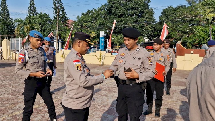 Waka Polres Alor Perkuat Disiplin Personel Melalui Pemeriksaan Sikap Tampang dan Kelengkapan Administrasi