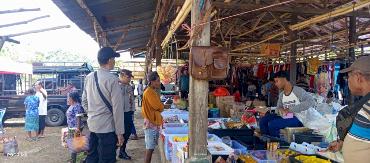 Polsek Alor Selatan Intensifkan Patroli Pengamanan Pasar Rakyat Apui, Pastikan Aktivitas Masyarakat Berjalan Aman dan Kondusif