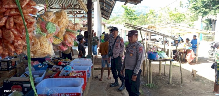 Polsek Alor Selatan Intensifkan Patroli Pengamanan Pasar Apui, Aktivitas Masyarakat Berjalan Aman dan Kondusif