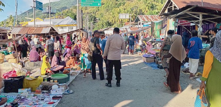 Patroli Pasar Tradisional Bakalang, Polsubsektor Pantar Timur Sampaikan Imbauan Kamtibmas