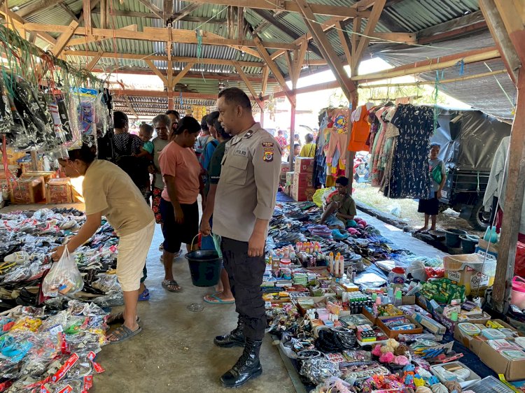 Patroli Dialogis Polsek Alor Timur di Pasar Maritaing, Wujudkan Rasa Aman dan Kondusif