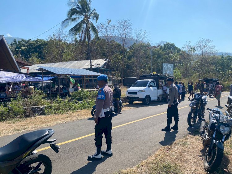 Patroli Dialogis Polsek Alor Timur di Pasar Rakyat Naumang, Wujudkan Situasi Kamtibmas yang Kondusif