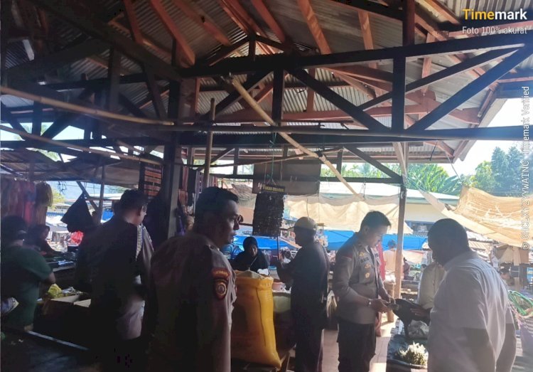 Patroli Pasar Moru, Polsek Alor Barat Daya Imbau Warga Jaga Kamtibmas dan Hindari Miras