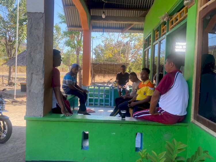 Personel Polsek Alor Timur Sambangi Warga Maritaing, Perkuat Sinergi Jaga Kamtibmas