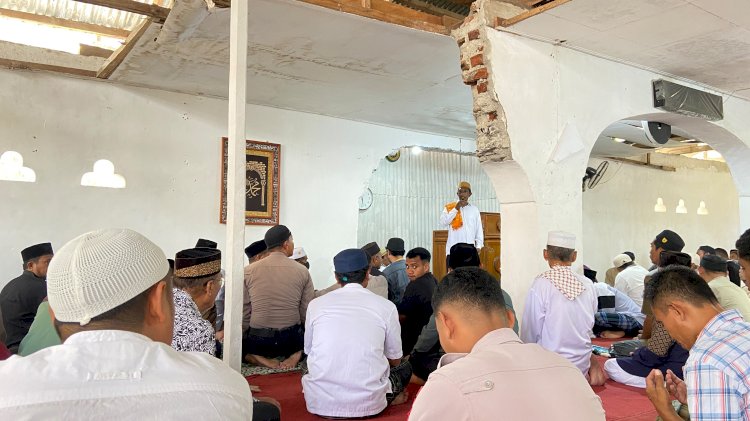 Polres Alor Gelar Jumat Keliling di Masjid Nurul Haq Moepali, Ajak Masyarakat Jaga Kamtibmas