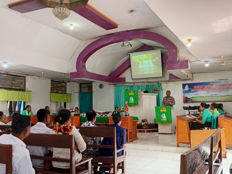 Minggu Kasih di Gereja Adang Buom, Wakapolres Alor Ajak Masyarakat Bersinergi Jaga Kamtibmas