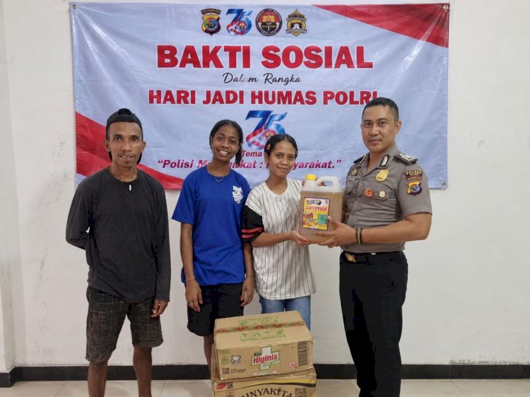 Sambut HUT Humas Polri ke-75, Humas Polres Alor Salurkan Bantuan Sembako kepada Masyarakat