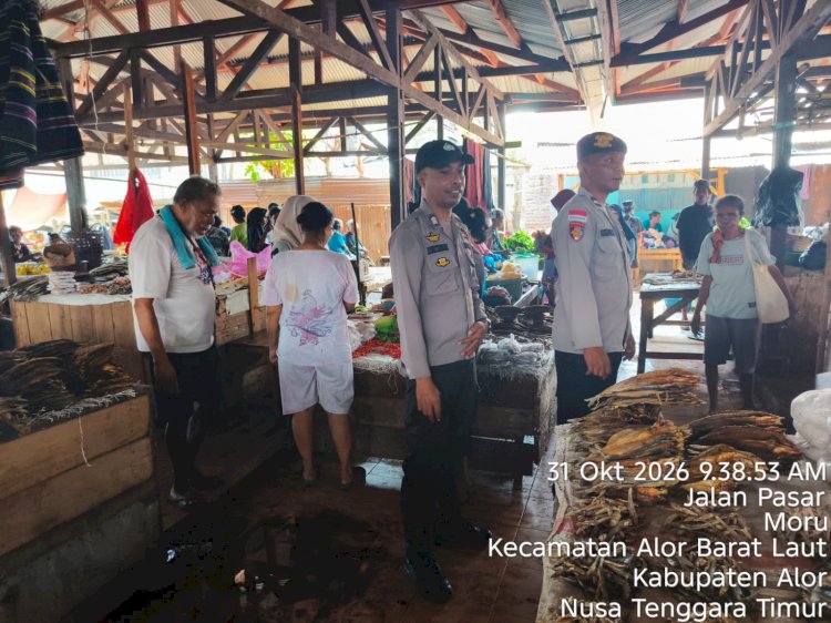 Polsek Alor Barat Daya Intensifkan Patroli Pasar Moru, Jaga Keamanan dan Ketertiban Masyarakat