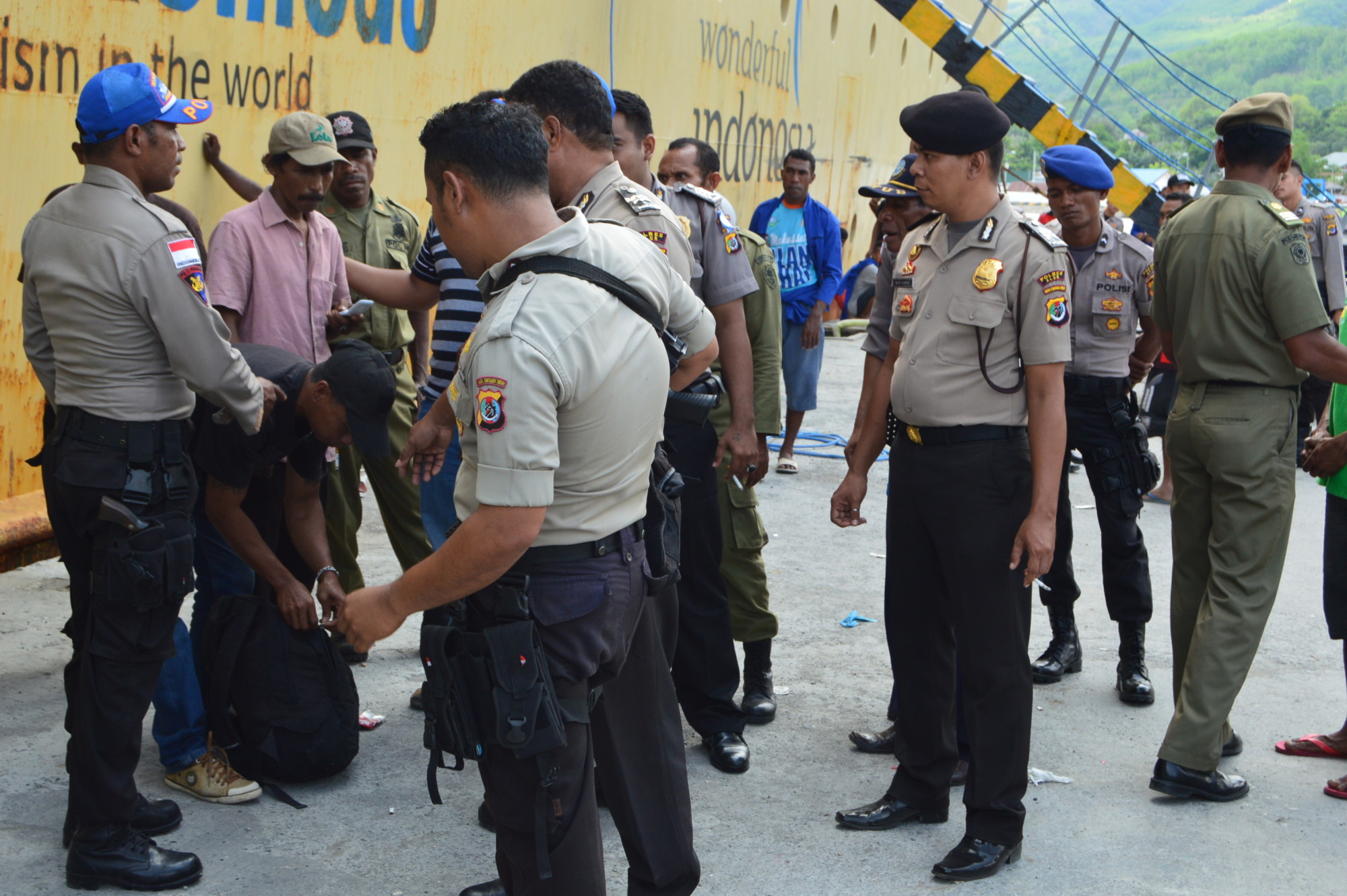 BERIKAN KENYAMANAN DALAM PERAYAAN NATAL 2015 DAN TAHUN BARU 2016, POLRES ALOR GELAR RAZIA