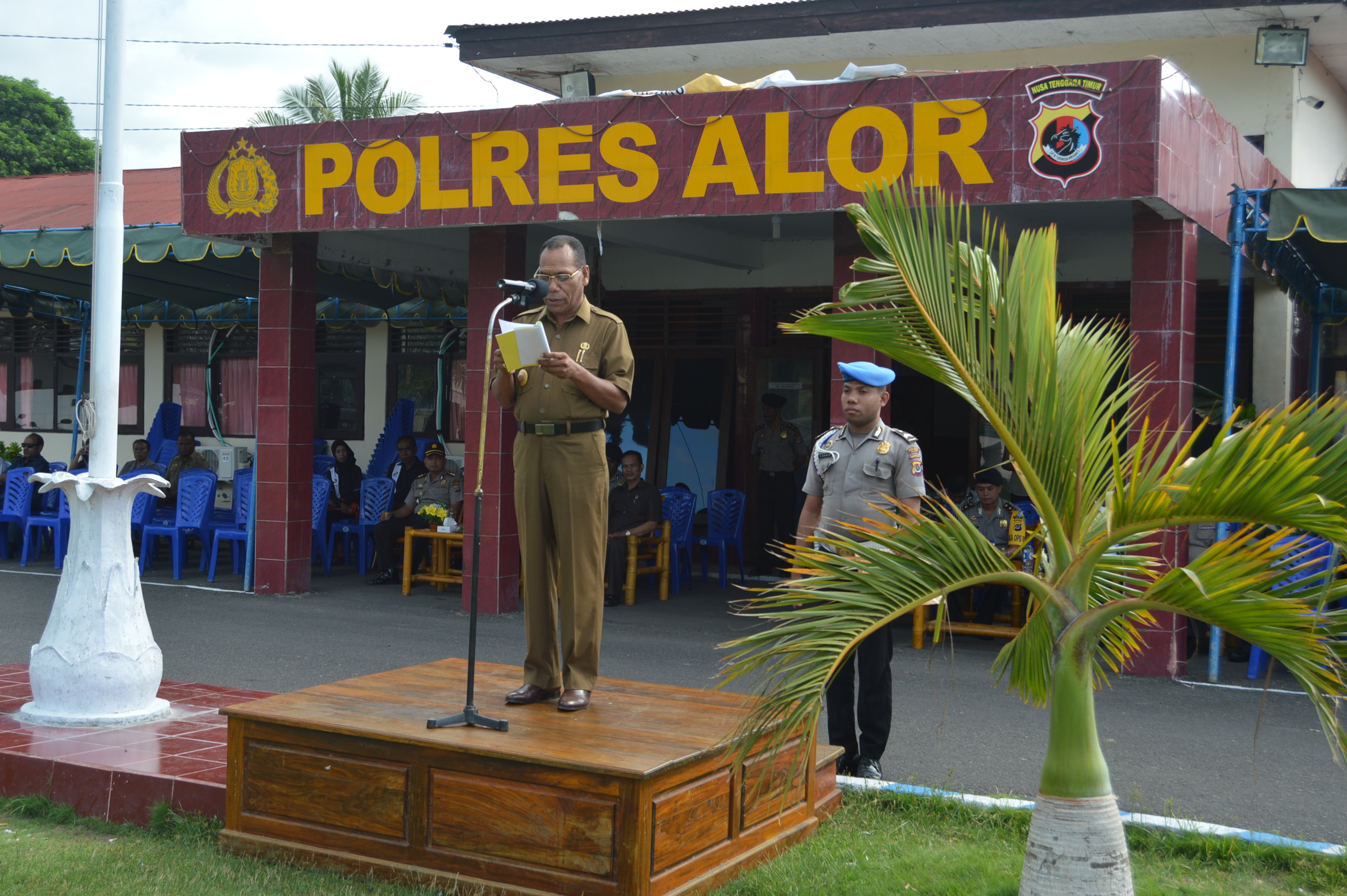 BUPATI ALOR PIMPIN UPACARA HUT SATPAM DI MAPOLRES ALOR