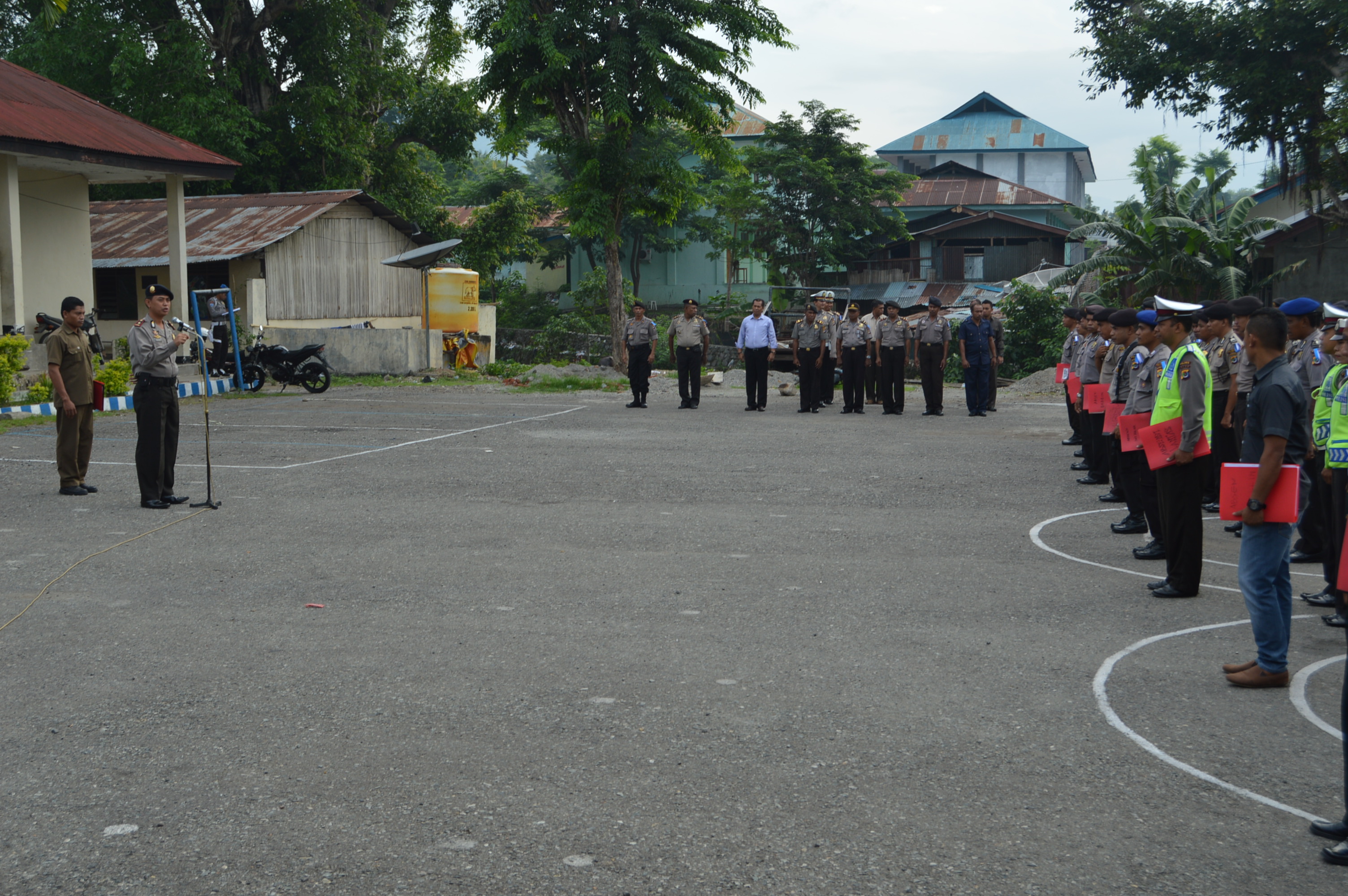 WAKAPOLRES ALOR GELAR APEL PERSIAPAN PENGAMANAN NATAL 2015