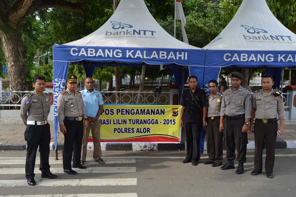 JELANG PERAYAAN NATAL 2015 KAPOLRES ALOR MENGGELAR PENGECEKAN PERSONIL POLRES ALOR