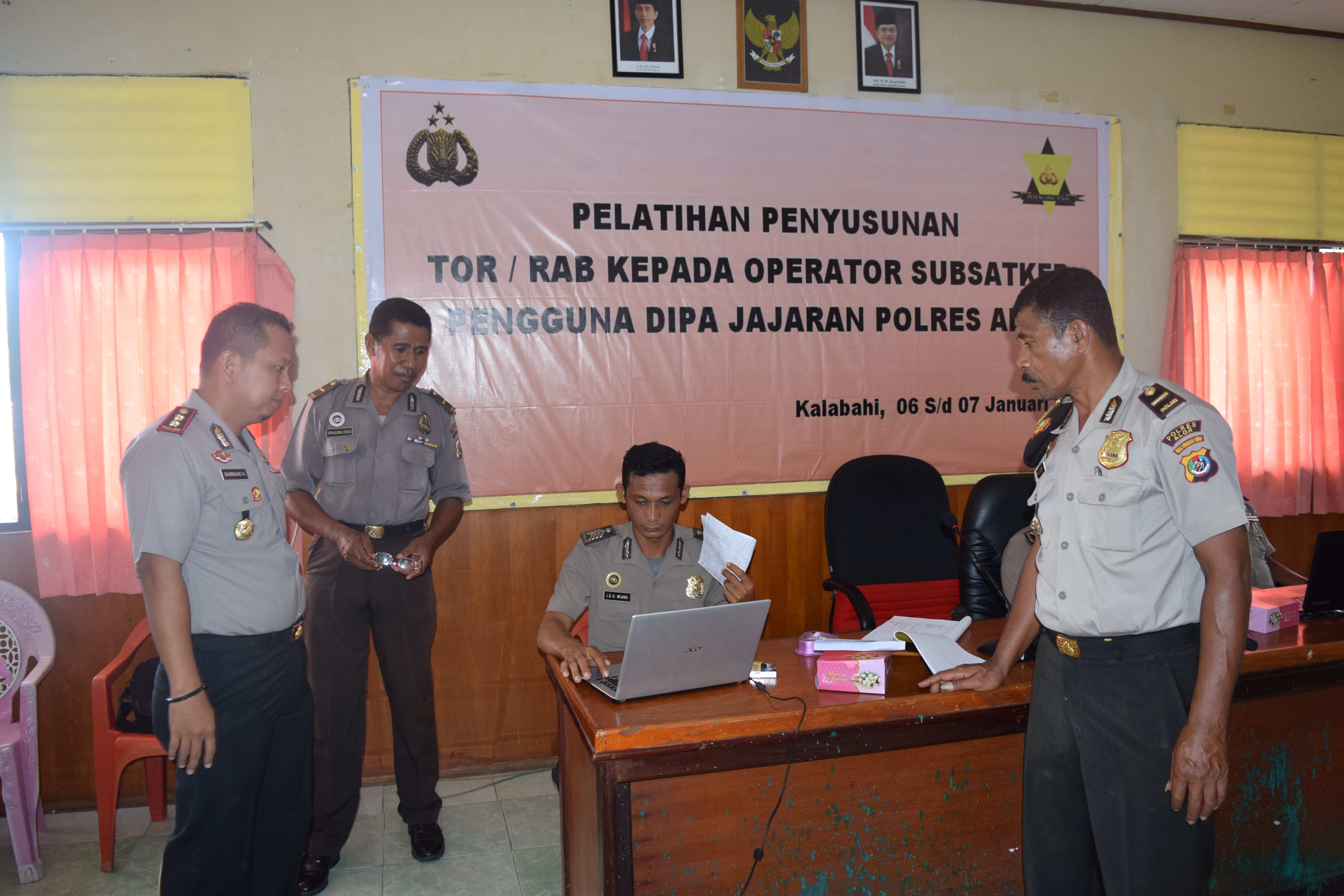 PELATIHAN PENYUSUNAN TOR / RAB DI AULA BHARADAKSA POLRES ALOR