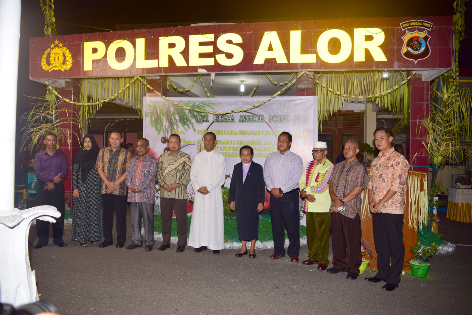 POLRES ALOR MENGGELAR NATAL BERSAMA DALAM RANGKA MEMOTIVASI PROFESIONALISME POLRI DAN PENGGERAK REVOLUSI MENTAL