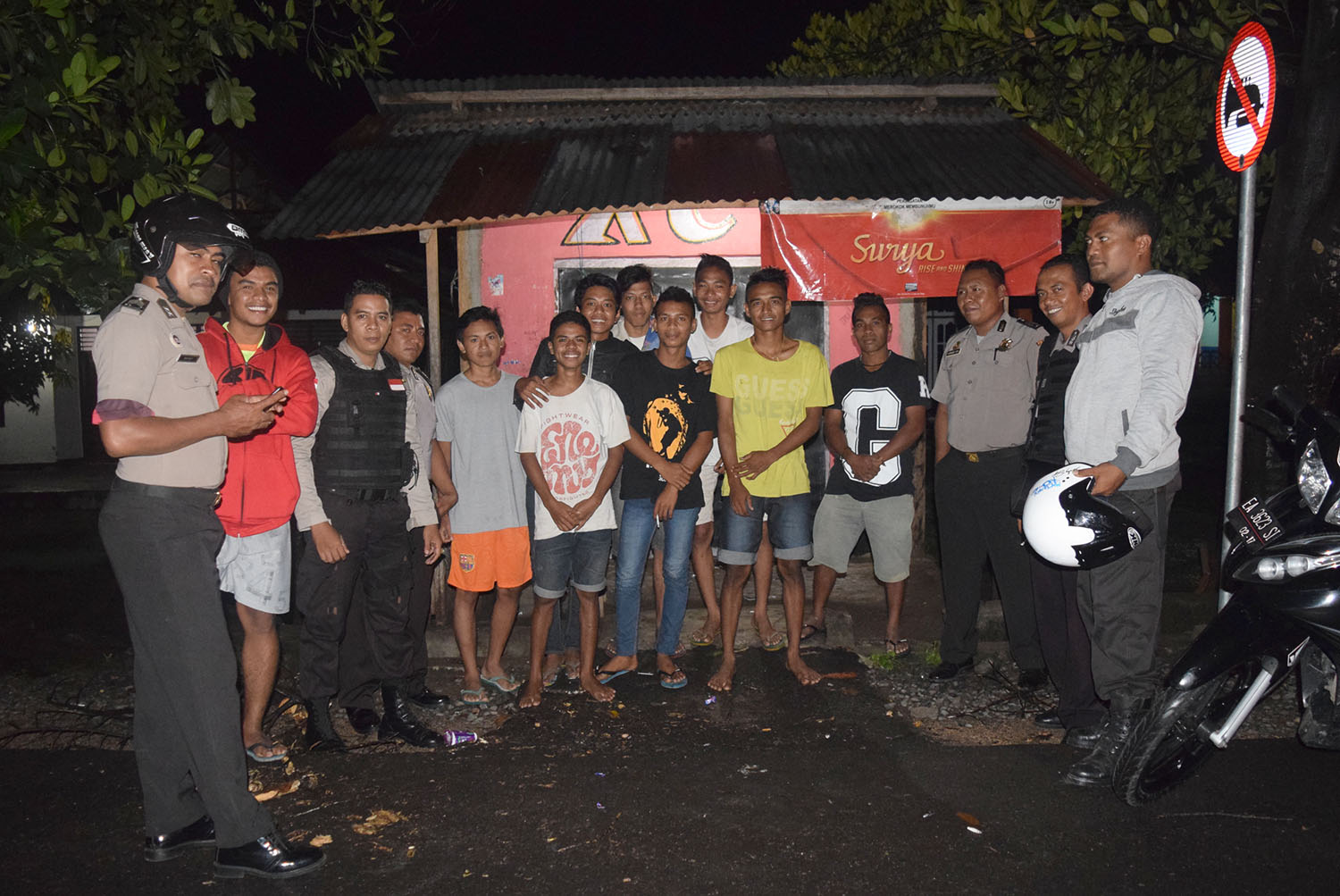 BHABINKAMTIBMAS POLRES ALOR MELAKSANAKAN PATROLI SAMBANG PADA MALAM HARI