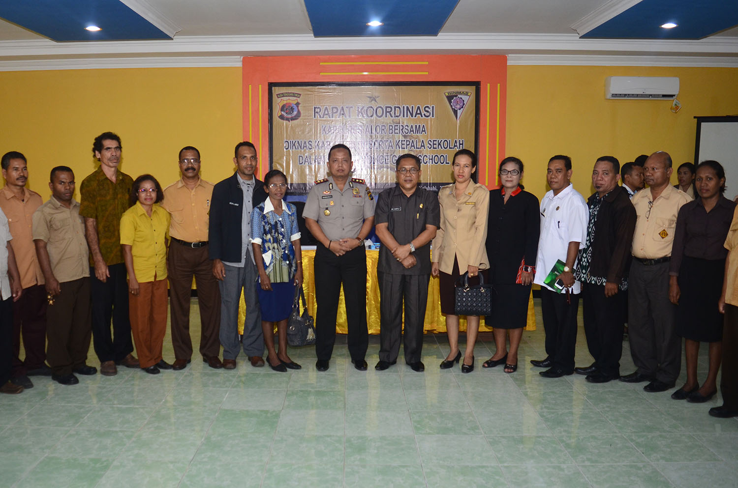 RAPAT KOORDINASI KAPOLRES ALOR, DINAS PENDIDIKAN DAN KEBUDAYAAN KAB. ALOR DAN PARA KEPALA SEKOLAH DALAM RANGKA POLICE GO TO SCHOOL