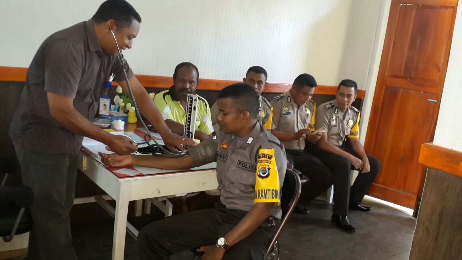 BHABINKAMTIBMAS POLRES ALOR MEMBERIKAN BANTUAN DONOR DARAH