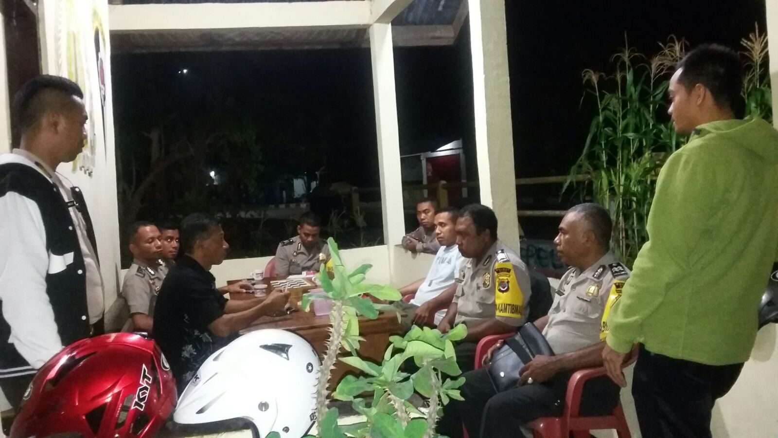 KOMPOL YAVRED ADI BERD ADOE KUNJUNGI POS BHABINKAMTIBMAS POLRES ALOR WILAYAH KECAMATAN TELUK MUTIARA