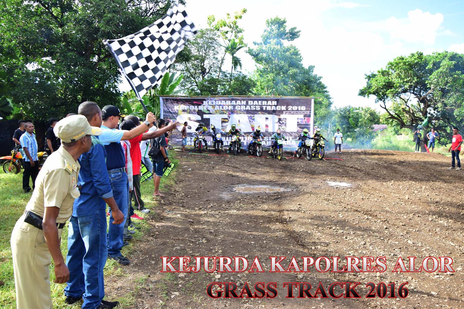 Waka Polres Alor Berikan Arahan Tentang Bahaya Narkoba, Saat Pembukaan Kejurda Kapolres Alor Grass Track 2016 Di Desa Alimebung