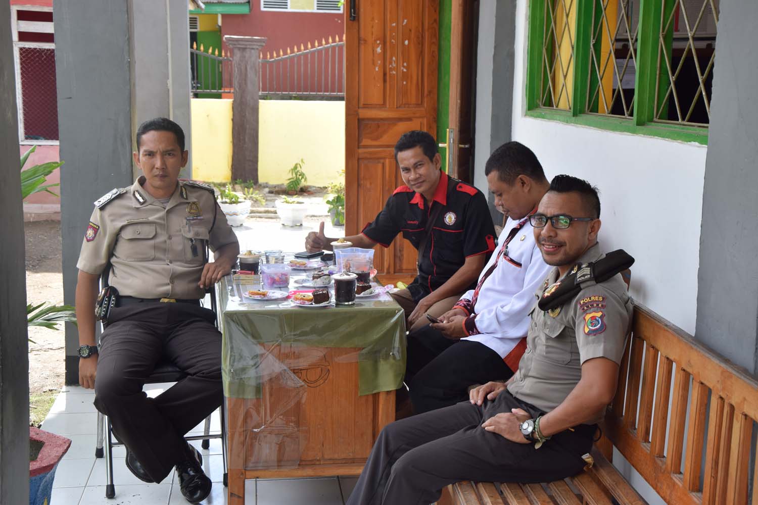 Polres Alor Amankan Jalannya Ujian Nasional Tingkat SMA Sederajat Di Kabupaten Alor