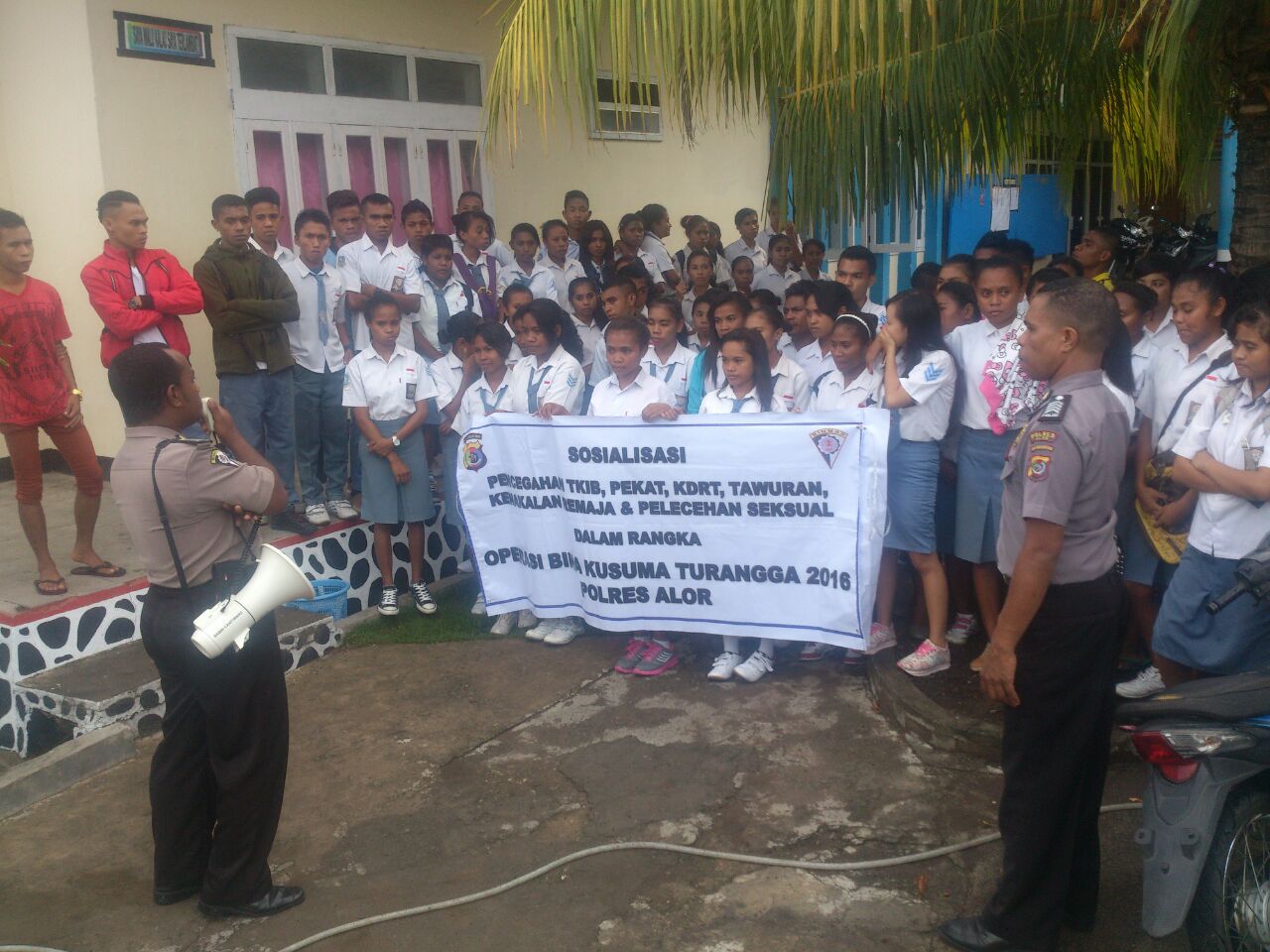 Dalam Rangka Operasi Bina Kusuma Kepolisian Resor Alor Lakukan Sosialisasi Di Sekolah-Sekolah