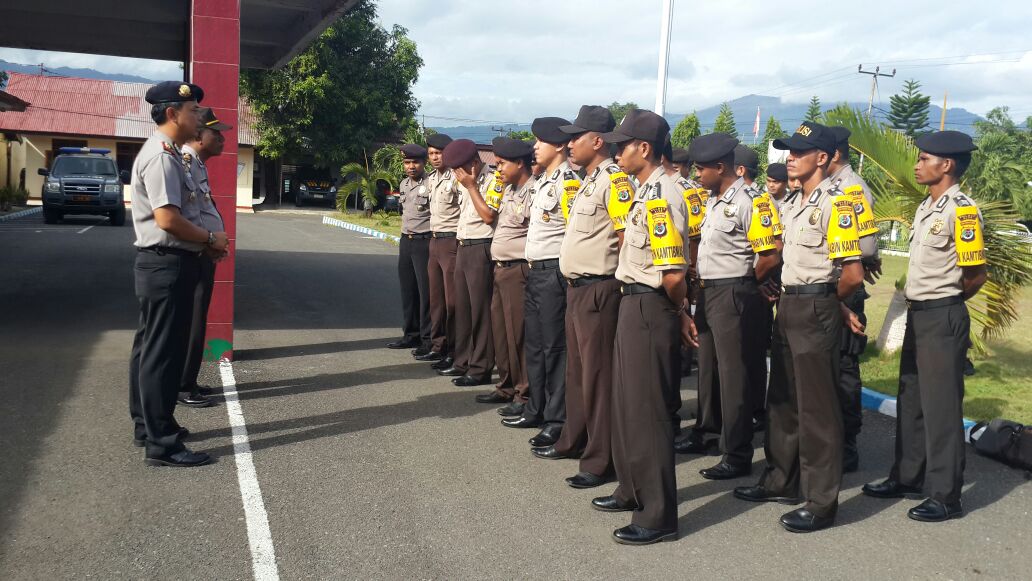 Waka Polres Alor Gelar Anev Bhabinkamtibmas Di Lapangan Apel Polres Alor