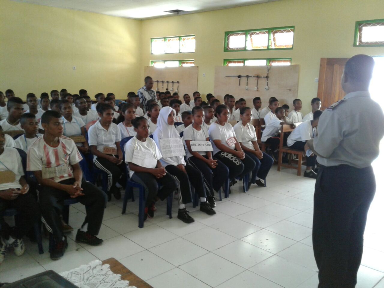 Polres Alor Lakukan Sosialisasi Di SMA 3 Mebung Kab. Alor Dalam Rangka Berantas Narkoba Dan Sex Bebas