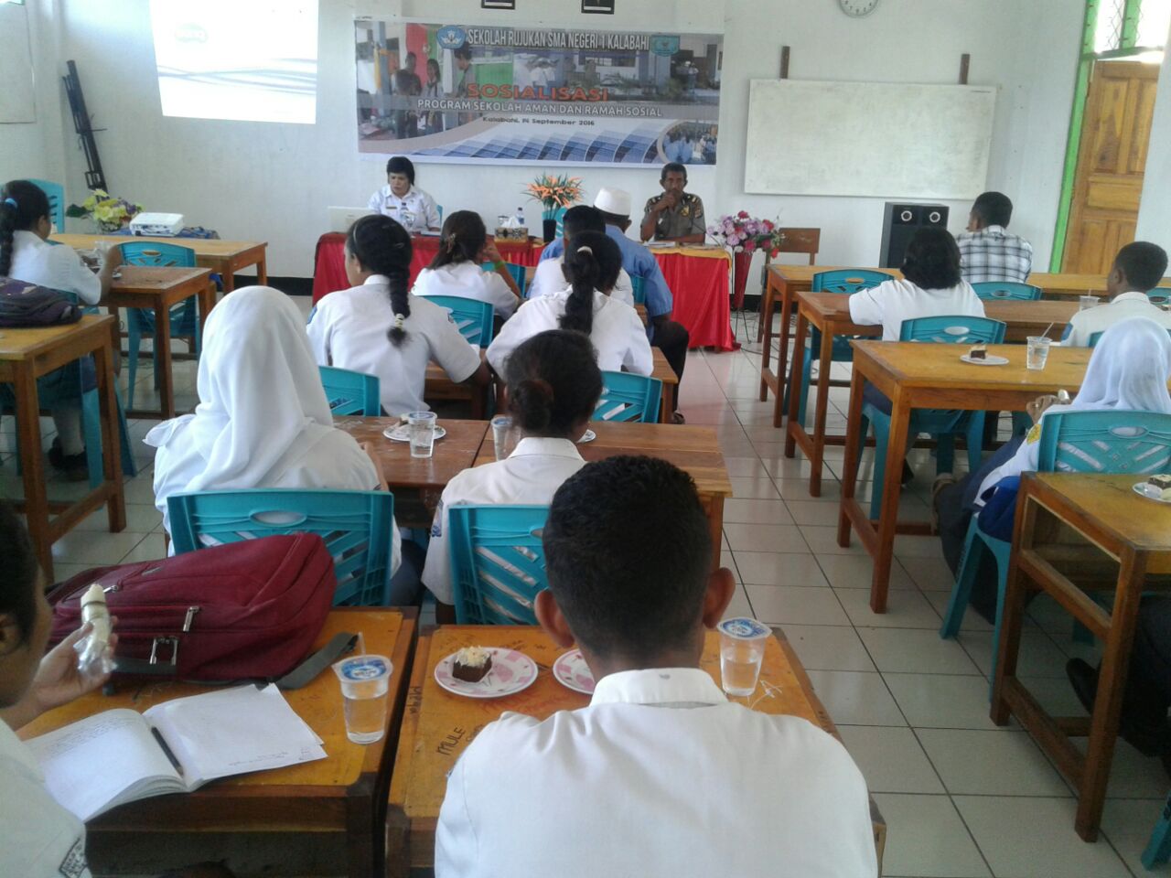 Maraknya Kenakalan Remaja, Satuan Binmas Polres Alor Berikan sosialisasi Di Sekolah