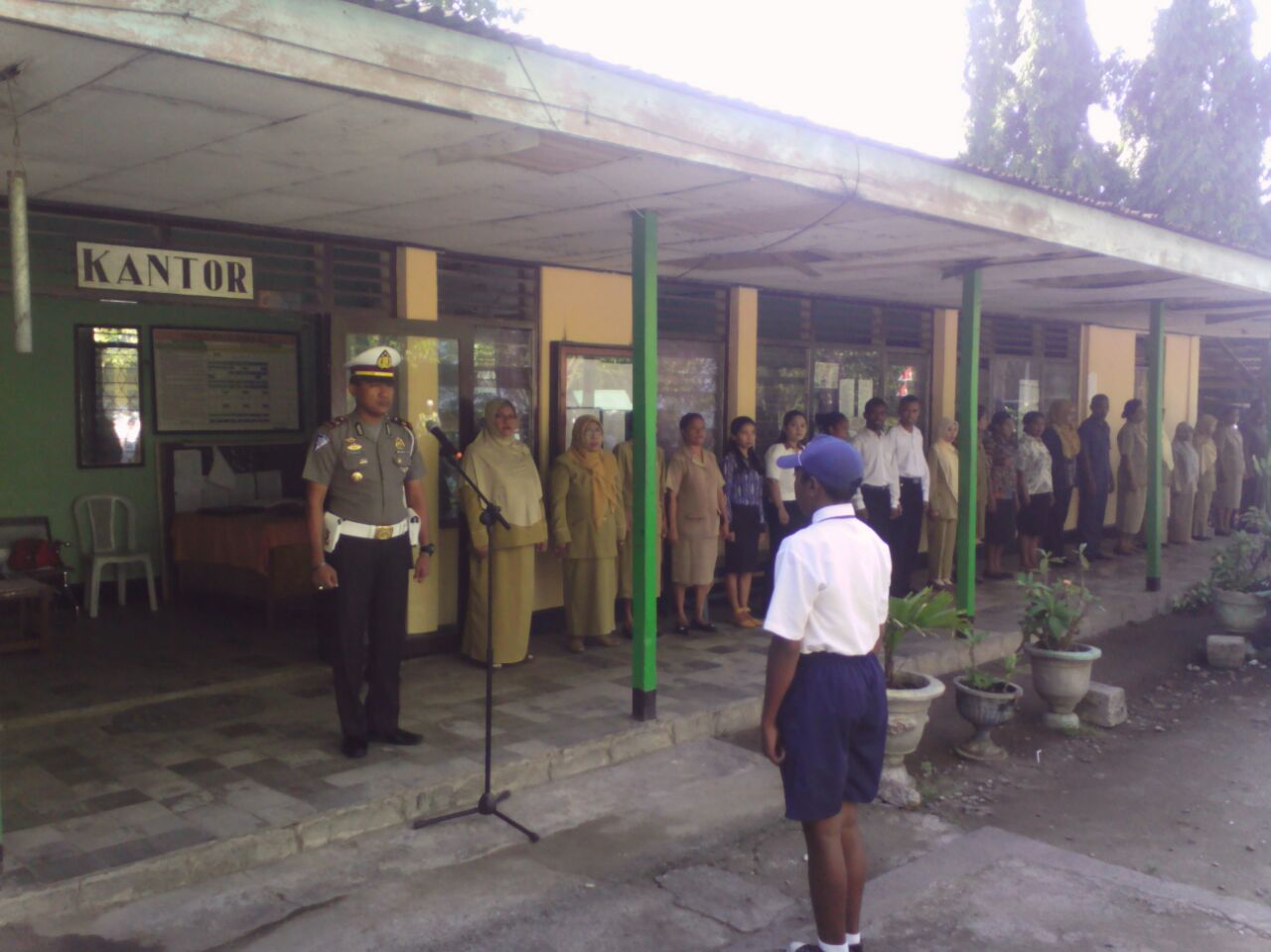 KASAT LANTAS POLRES ALOR MENJADI IRUP DI SEKOLAH