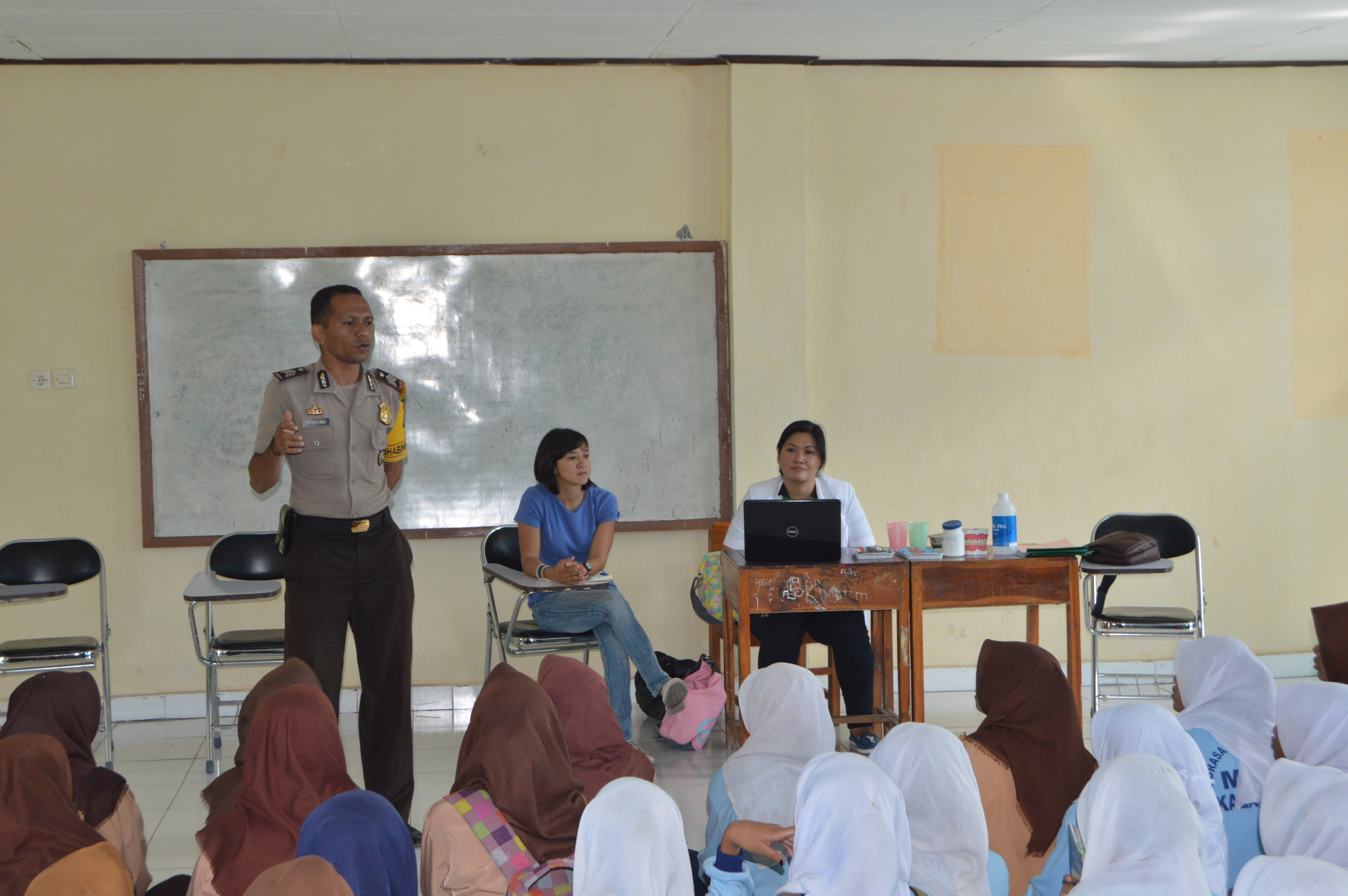 BHABINKAMTIBMAS KELURAHAN BINONGKO SEBAGAI KETUA PANITIA REUNIAN ALUMNI PEDULI MADRASAH ALIYAH NEGERI KALABAHI