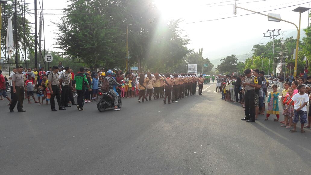 BHABINKAMTIBMAS POLRES ALOR LAKUKAN PENGAMANAN GERAK JALAN INDAH