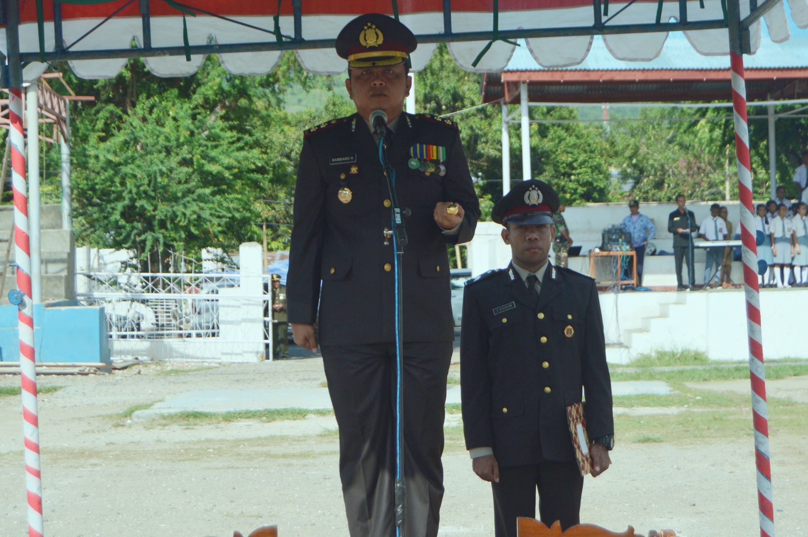 Kapolres Alor Menjadi Irup Upacara Bendera Memperingati Hari Pahlawan Ke - 71