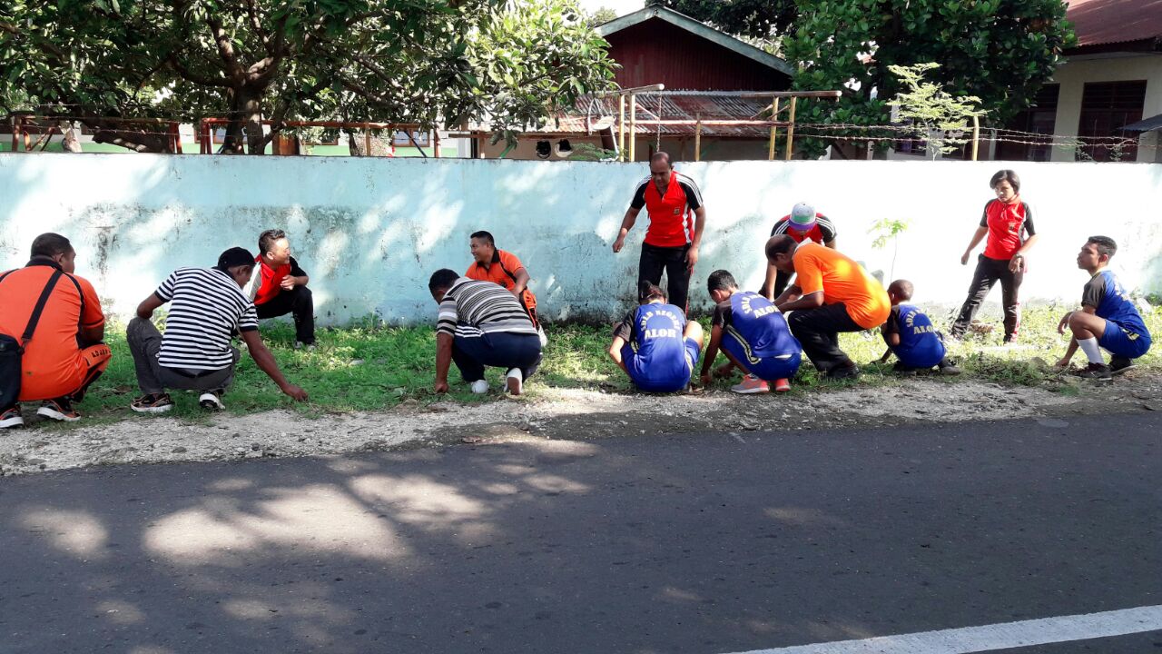 Cinta Lingkungan,  Polsek Alor Tengah Utara Kerja Bakti Di SLB