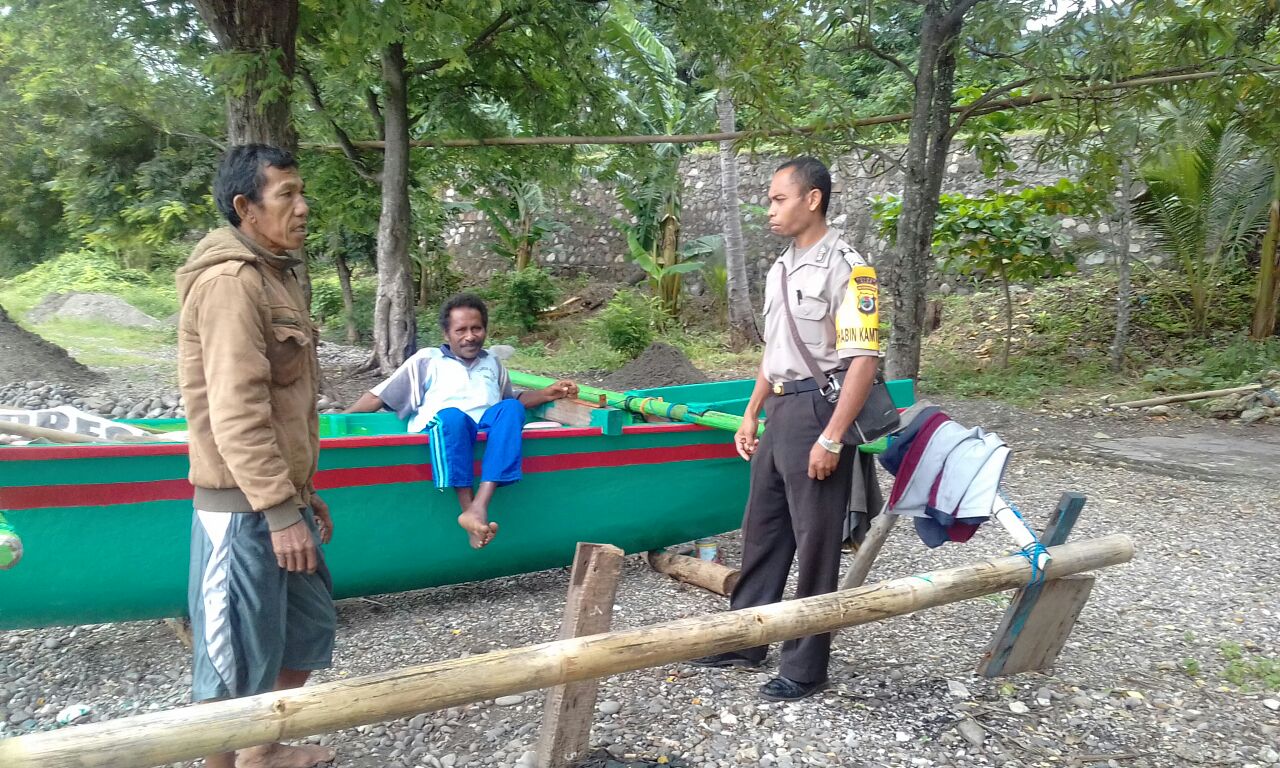 Bhabinkamtibmas Polsek Alor Tengah Utara Himbau Nelayan Jangan Melaut