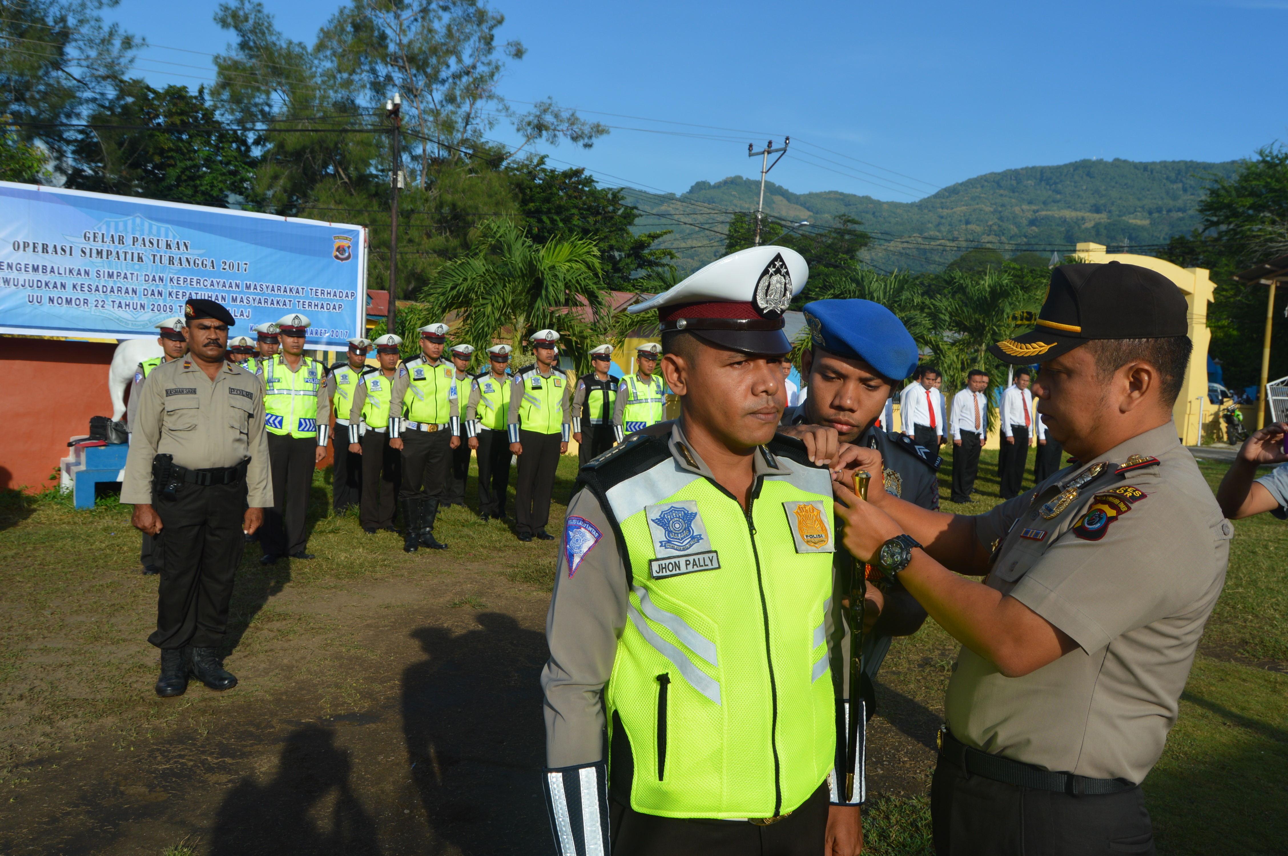 Polres Alor Lakukan Apel Gelar Pasukan Ops Simpatik Turangga 2017