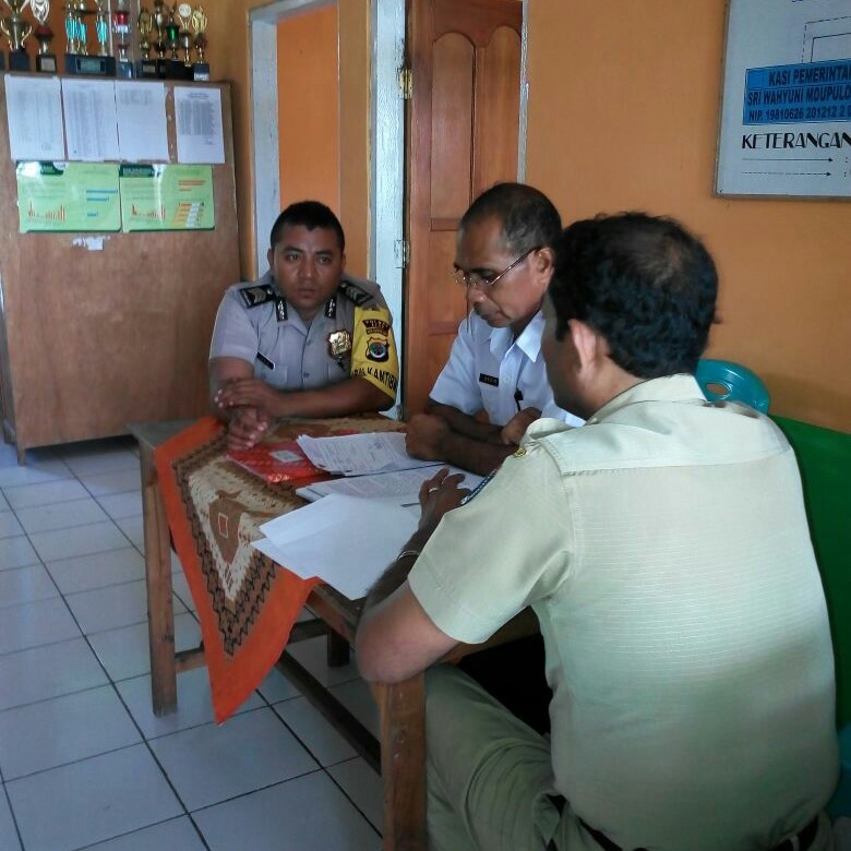 Tingkatkan Sinergitas Bhabinkamtibmas Polres Alor Silaturahmi Ke Kelurahan