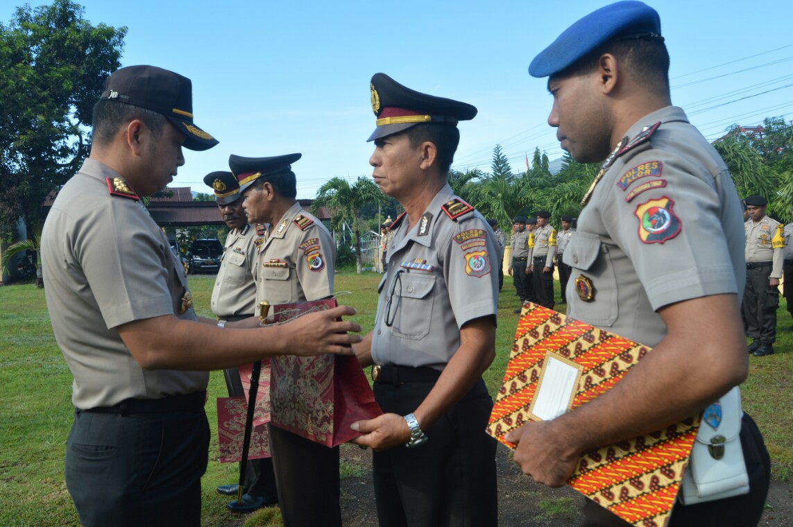 Polres Alor Gelar Upacara Purna Bakti 3 Anggota Yang Memasuki Masa Pensiun